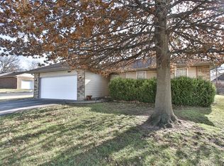 328 W Hawthorne St, Aurora, MO 65605