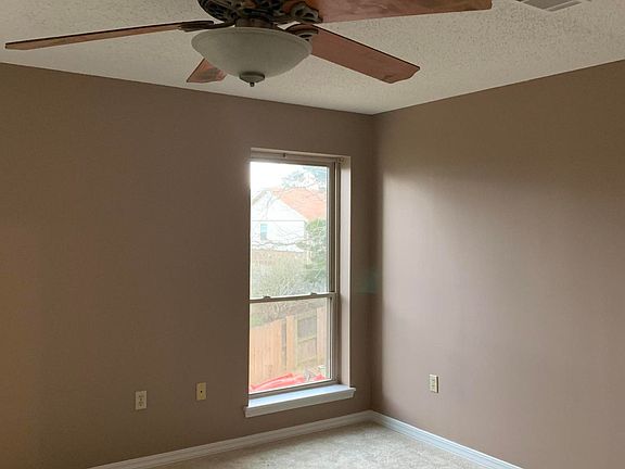 3rd image of 12 Water Oak Ln