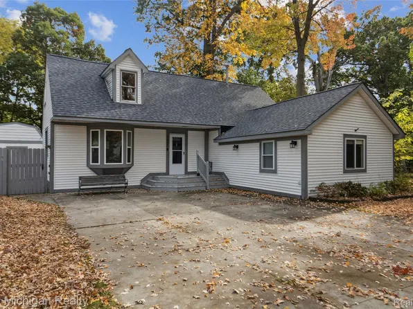 2262 Overridge Ave, Waterford, MI 48327