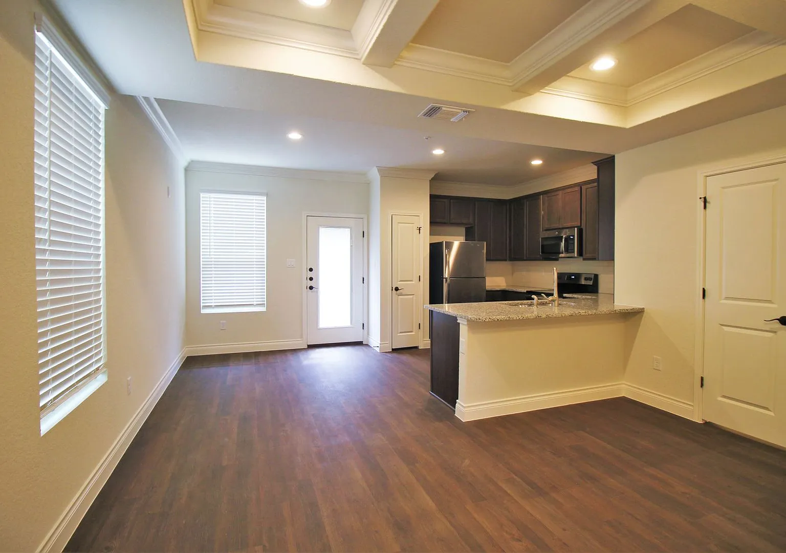 3/2.5/1.5 /Includes Fridge, Washer & Dryer / Oversized 1 Car Garage / Fenced in Yard / NBISD — Photo 4