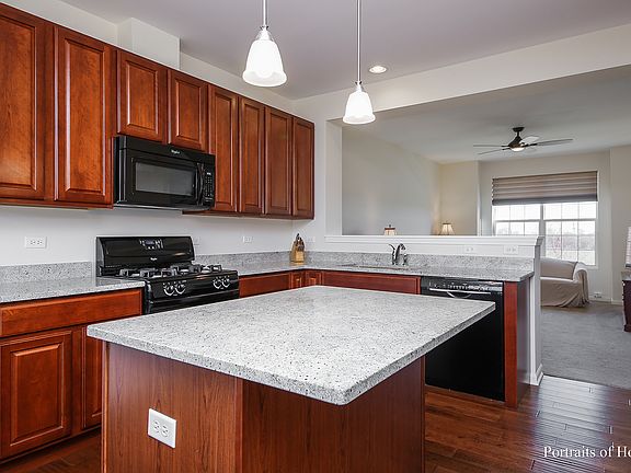 3rd image of 1664 Persimmon St