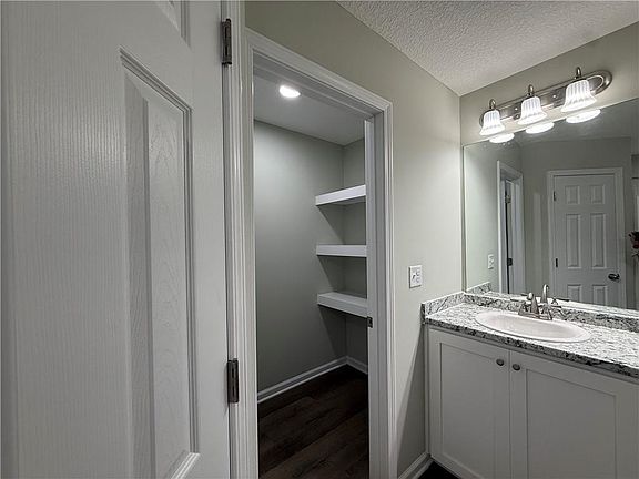 4th image of 3440 Nellie St