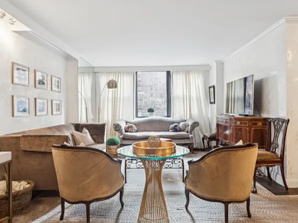 420 East 51st Street 6B image 1 of 8