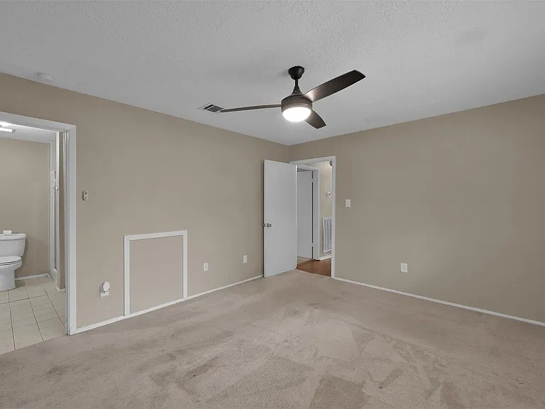 16858 Gleneagle Dr N — Photo 16