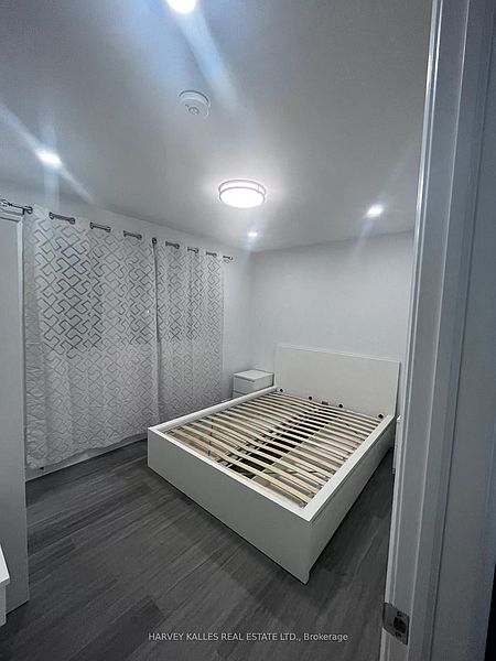 Markham House for rent - 2 Bedrooms — photo 12