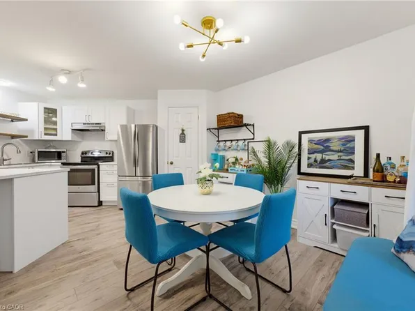 1210 Thorpe Rd #309, Burlington, ON L7S 2H1