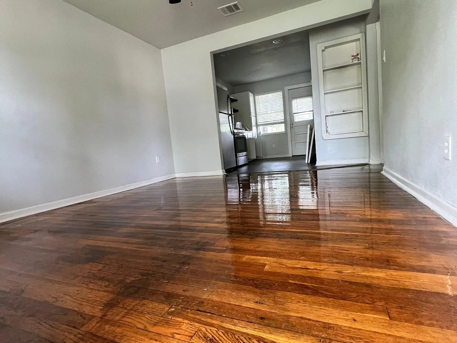 702 Urbantke Ln — Photo 3