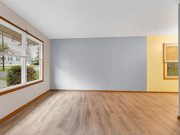 4th image of 122 Fetherston Ave