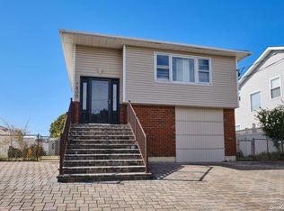 1406 Cayuga Ave, North Bellmore, NY 11710