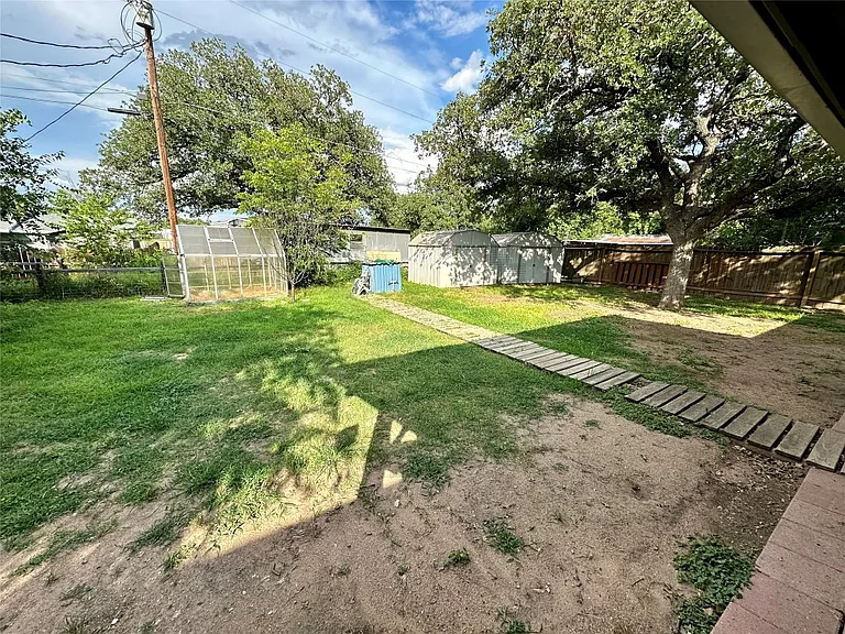 438 South Dr — Photo 15