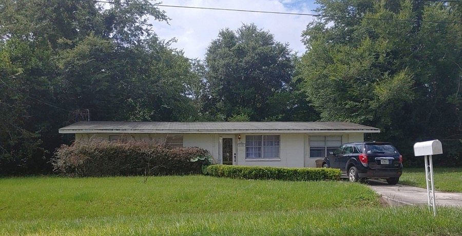 1st image of 400 Woodside Dr