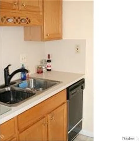 2 bed, 750 sqft, $1,250 — Photo 3