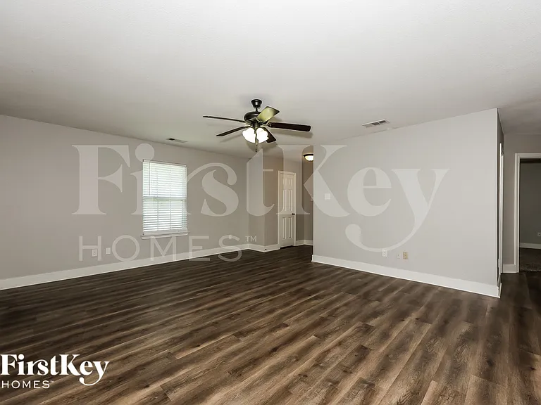 607 Lentisco Dr — Photo 2