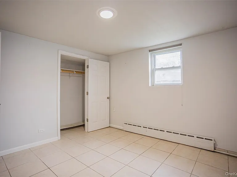237 E Broadway #LOWER — Photo 12