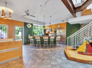 337 E 8th St, New York, NY 10009