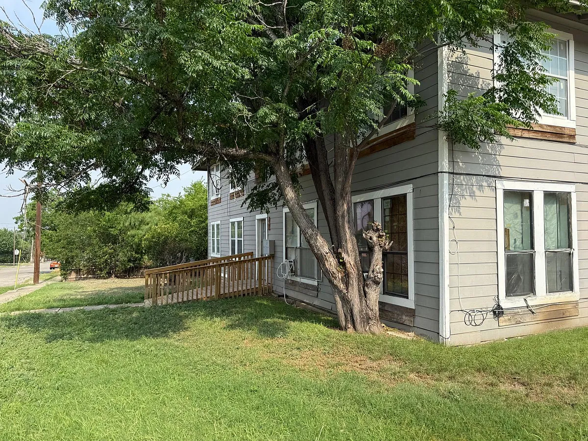 Building Photo - 541 Hammond Ave #4