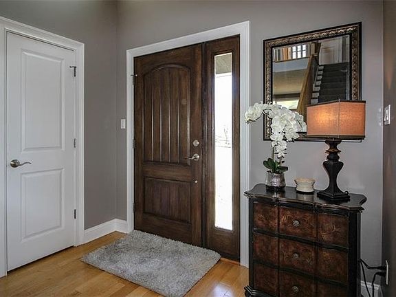 3rd image of 810 Kingston Dr