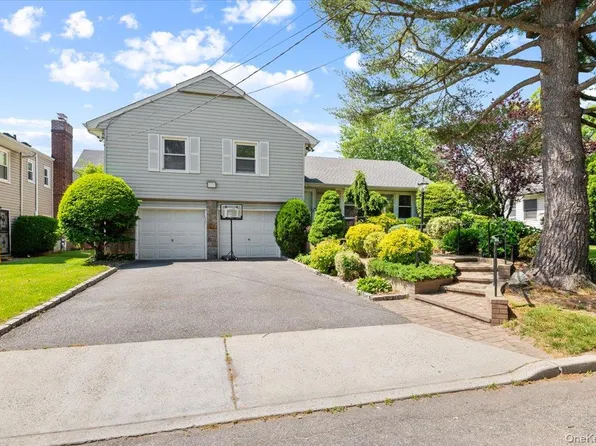 842 Fiske Street, Woodmere, NY 11598