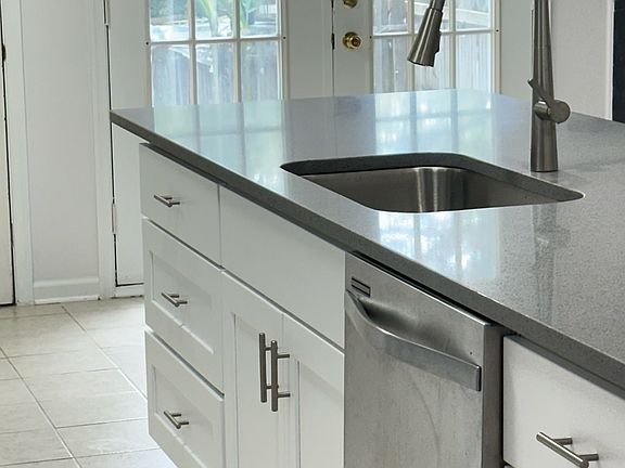 4th image of 660 Biltmore Dr #1
