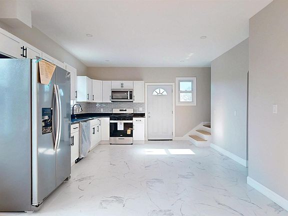 5th image of 439 W Delilah Rd