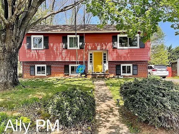 625 Davis Ave photo 1