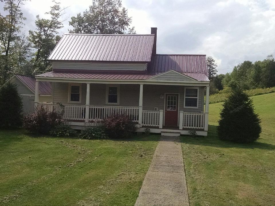 Large front relaxing porch!