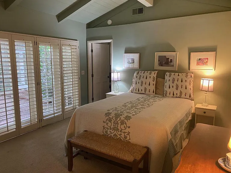 Lilac Dr — Photo 16