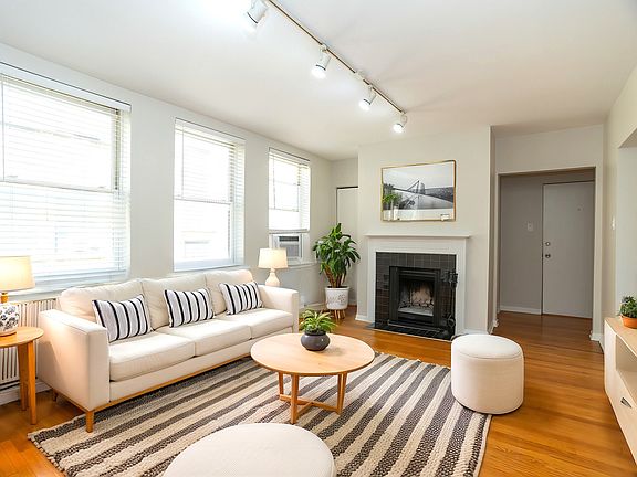2nd image of 626 W Waveland Ave APT 3E