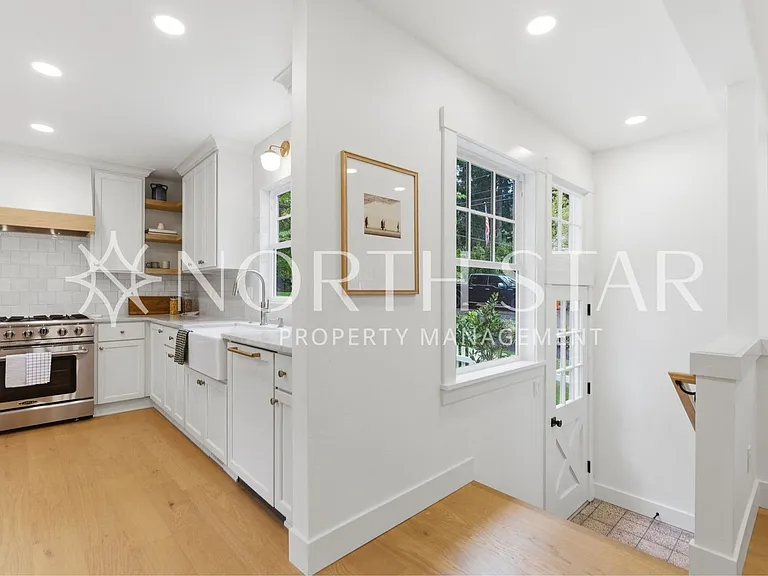 592 9th St — Photo 22
