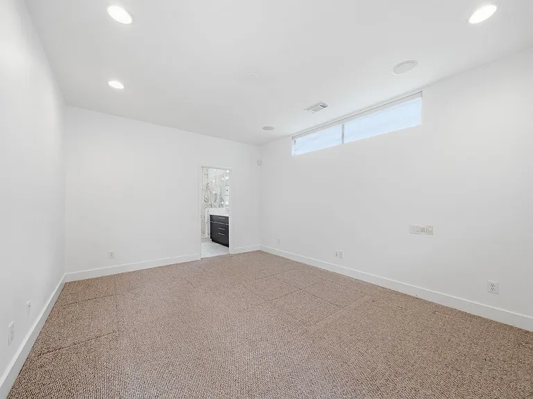 7002 Newcastle St — Photo 21