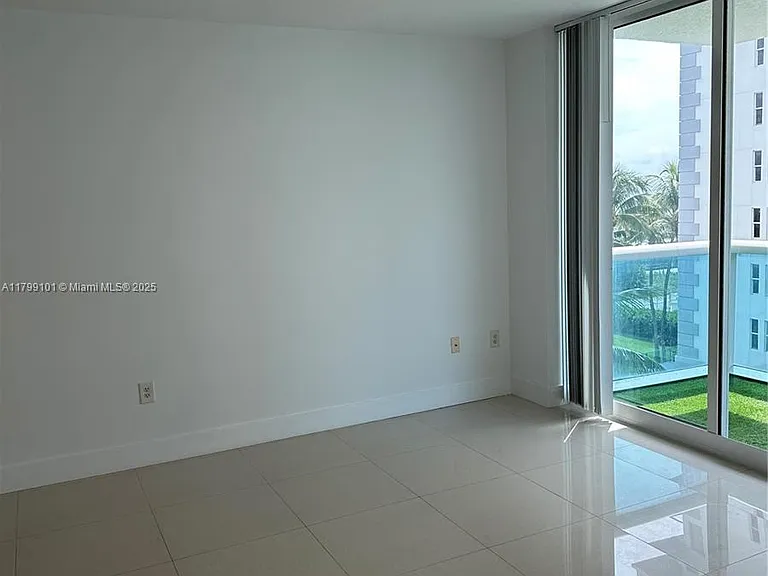 9201 Collins Ave #524 — Photo 6