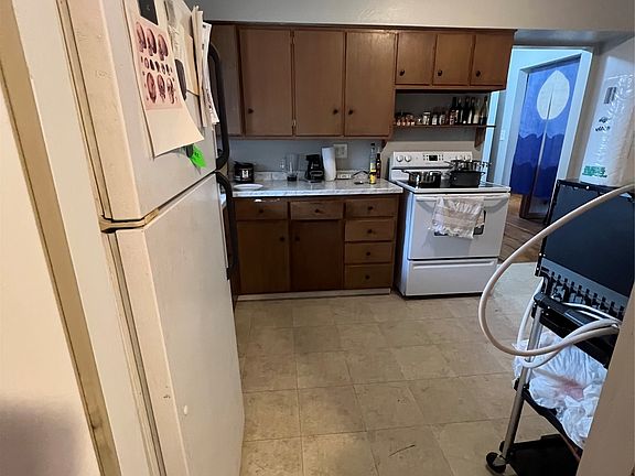 4th image of 1304 Wall Ave
