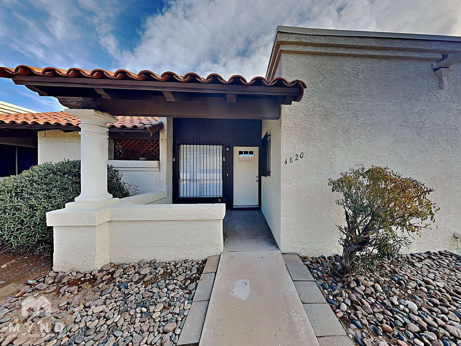 2 bed, 2.0 bath, 976 sqft, $1,599 — Photo 1