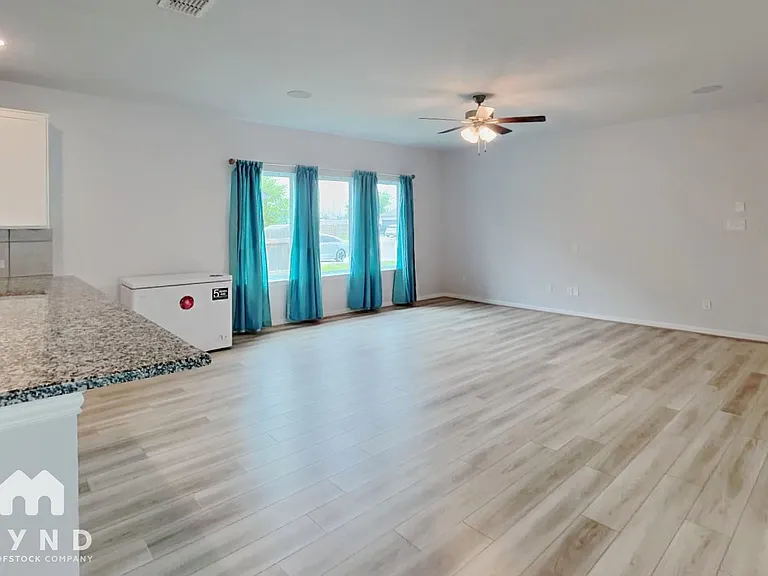 209 Drew Cir — Photo 3