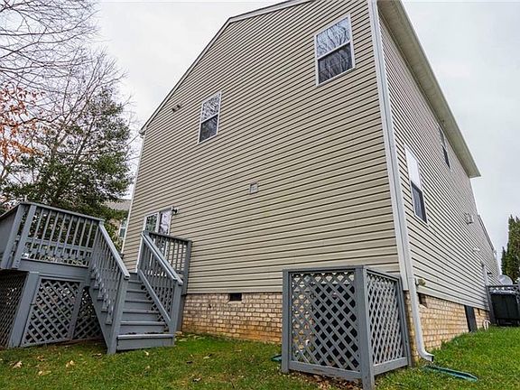 3rd image of 9457 Selborne Cir