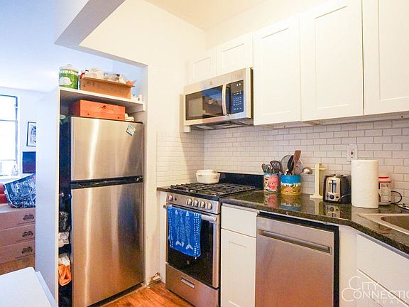 3rd image of 641 E 9th St APT 3A