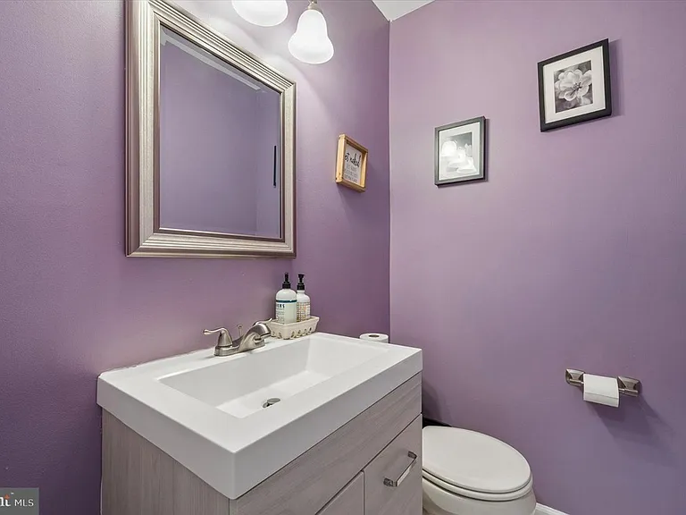 704 Swarthmorewood Ln — Photo 18