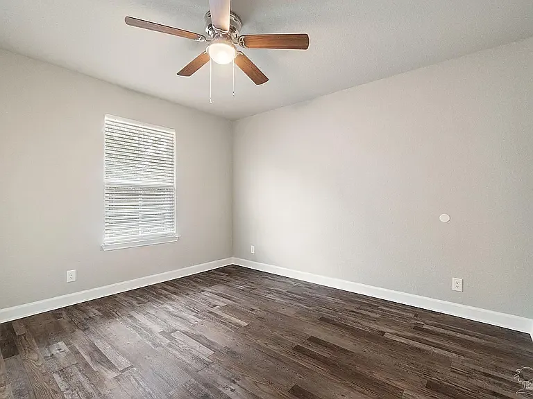 3 bed, 1370 sqft, $1,650 — Photo 2
