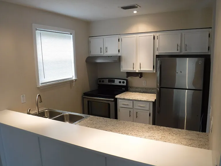 2308 Sylvan Ct — Photo 5