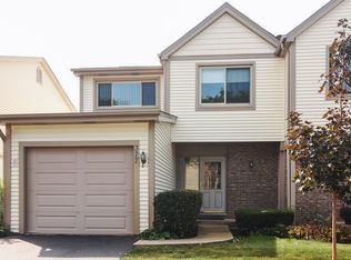 377 E Forest Knoll Dr, Palatine, IL 60074