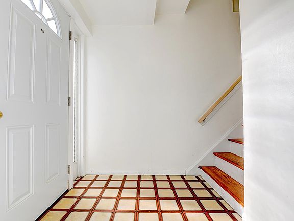 4th image of 30B W 34th St #B