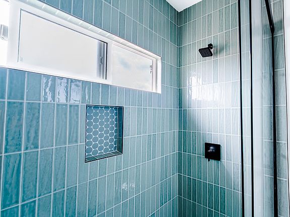5th image of 2860 Webster Ave #2862-101