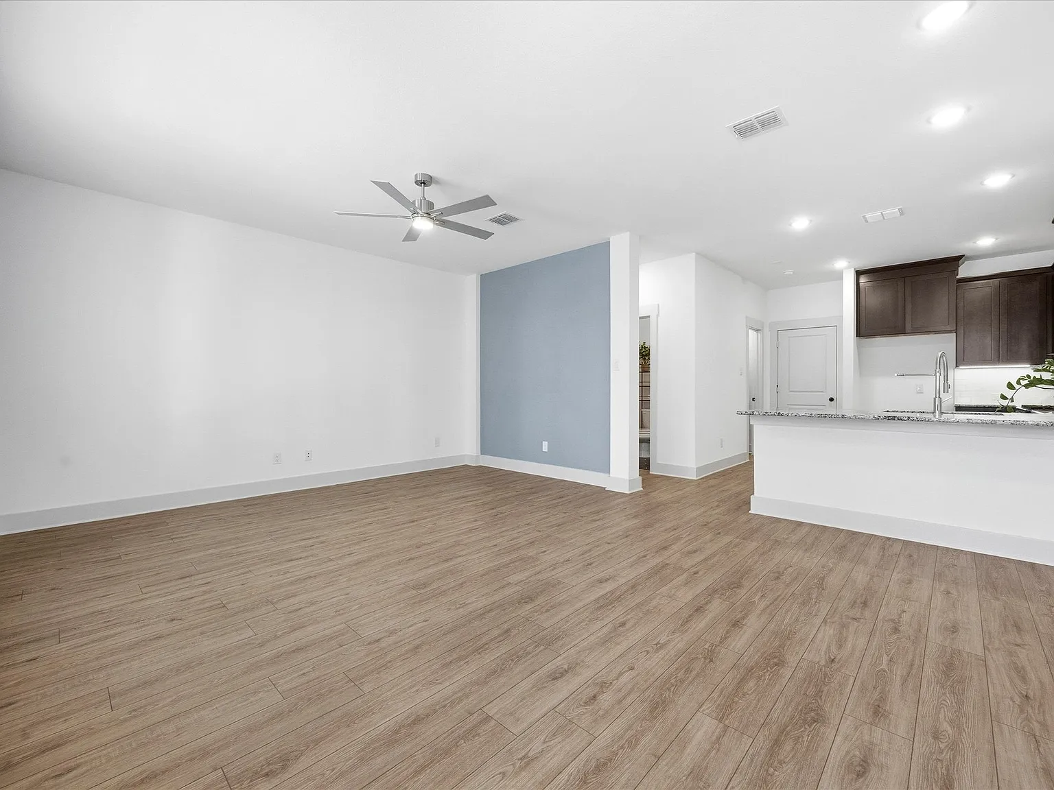 3 bed, 2.5 bath, 1675 sqft, $2,800 — Photo 2
