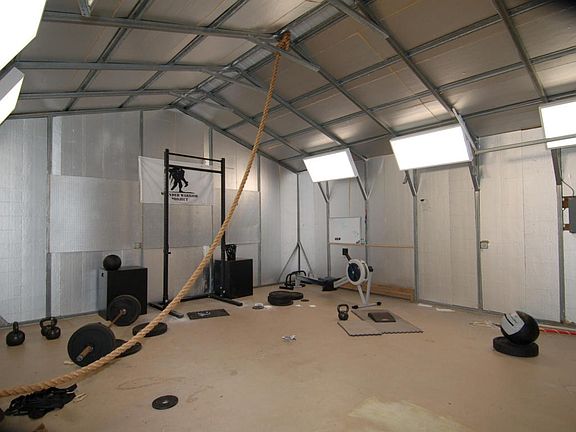Garage/workshop with electric