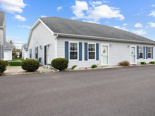 11 N Schooner Point Dr, Port Clinton, OH 43452