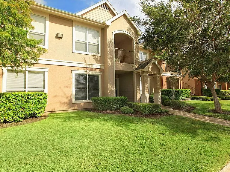 Las Palmas Apartments — Photo 17