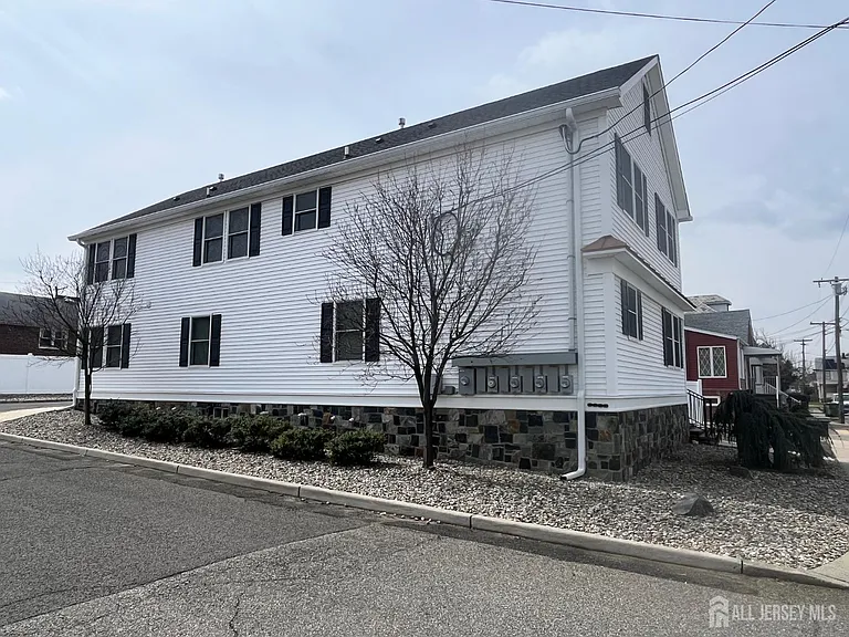 16 E Kupsch St #A — Photo 2