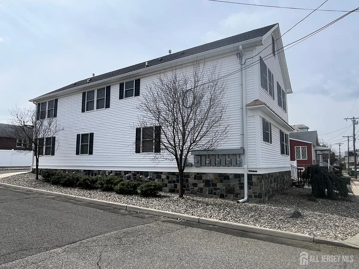 Building Photo - 16 E Kupsch St #A