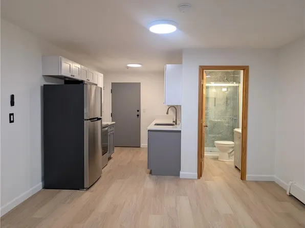 420 Woodward Rd APT 19, North Providence, RI 02904
