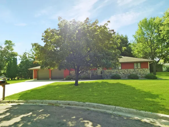 3233 Spruce Ave, Slayton, MN 56172